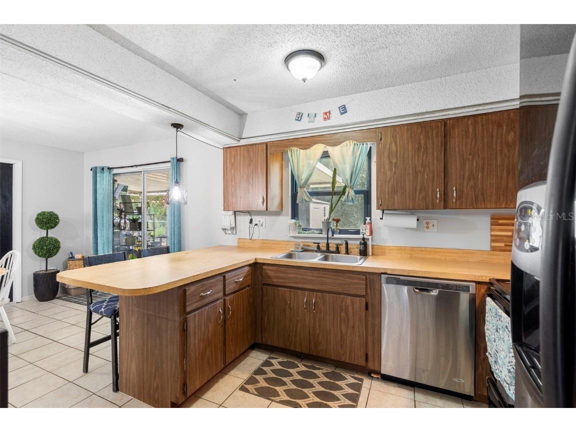 409 Century Avenue Fruitland Park FL 34731 G5104074 image16