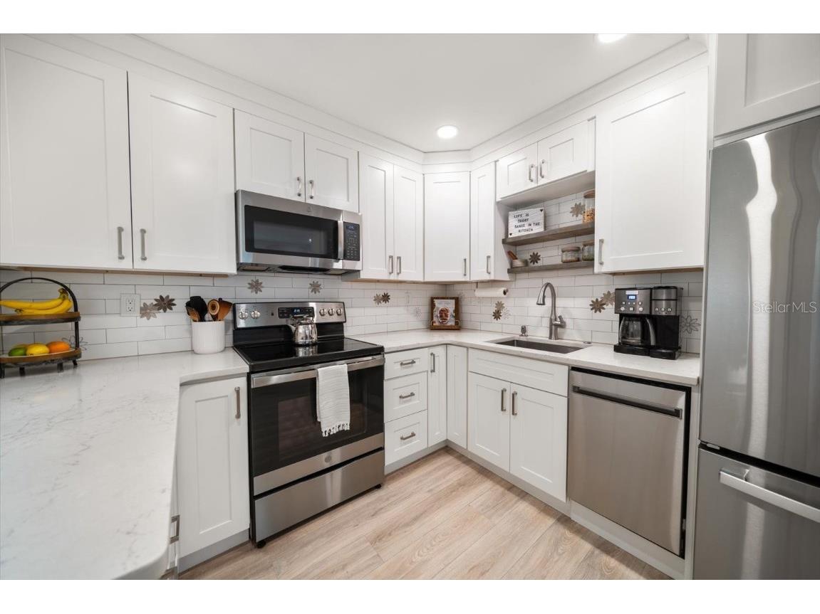 409 Maryland Avenue Crystal Beach FL 34681 TB8445640 image6