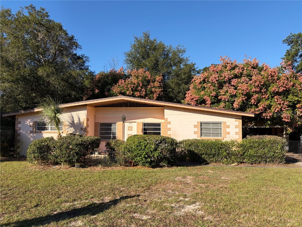 409 S Sparkman Avenue Orange City FL 32763 V4942684 image1