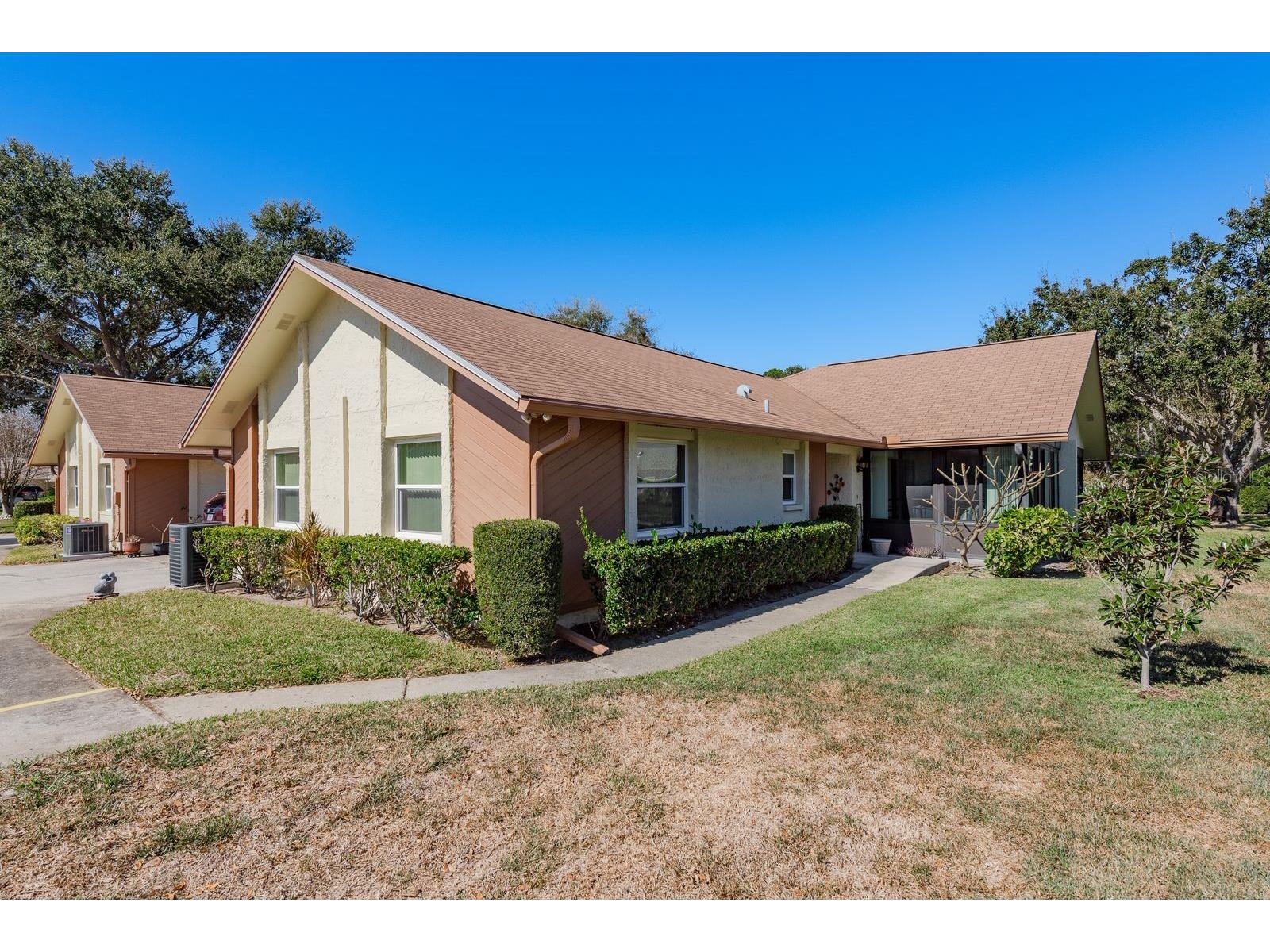 409 Stirling Terrace Dunedin FL 34698 TB8468604 image1