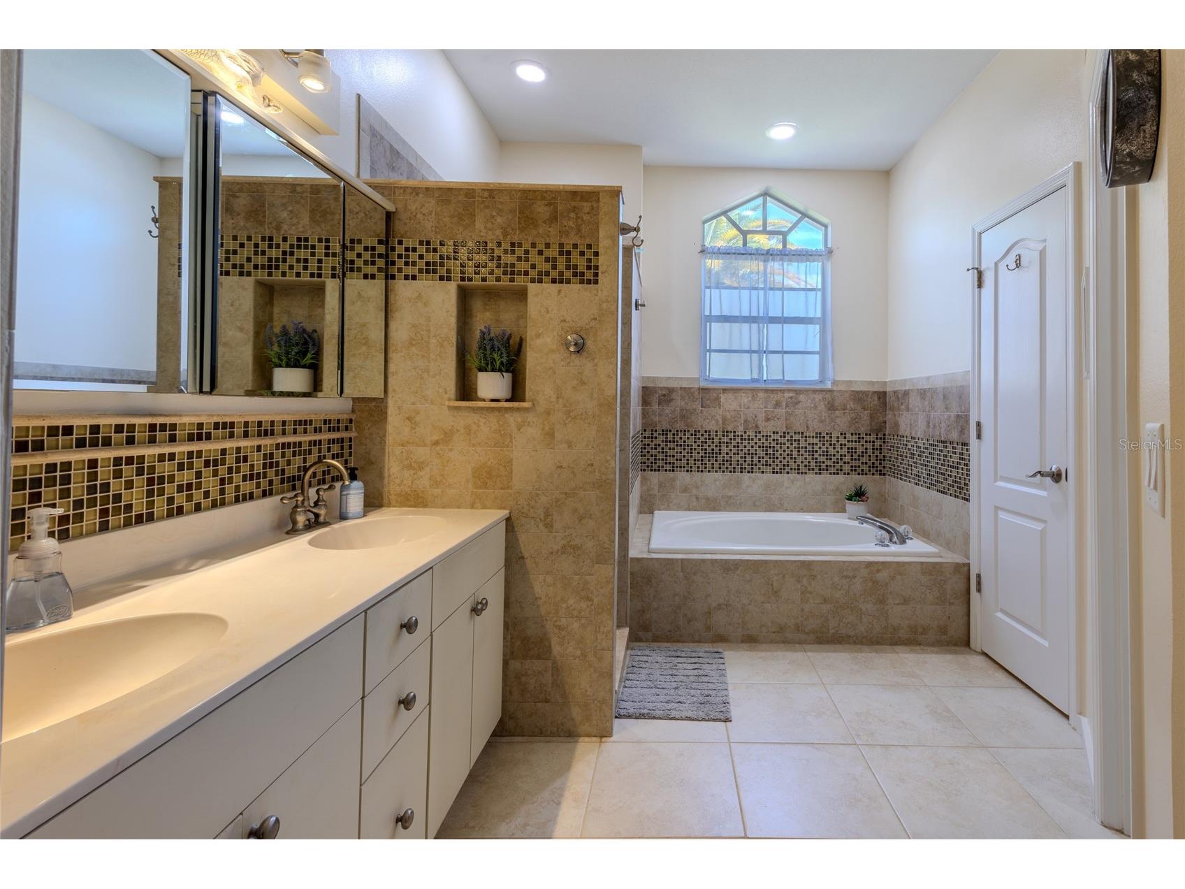 4092 Hearthstone Drive Sarasota FL 34238 A4699224 image20