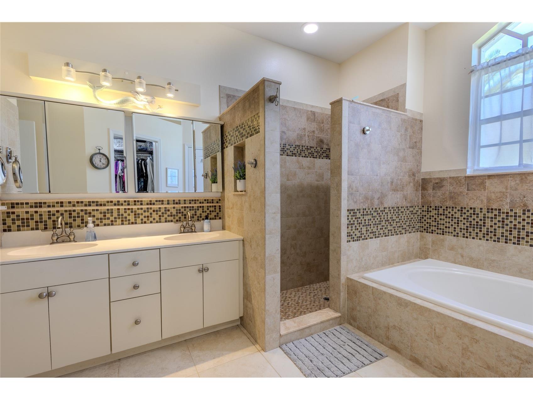 4092 Hearthstone Drive Sarasota FL 34238 A4699224 image21