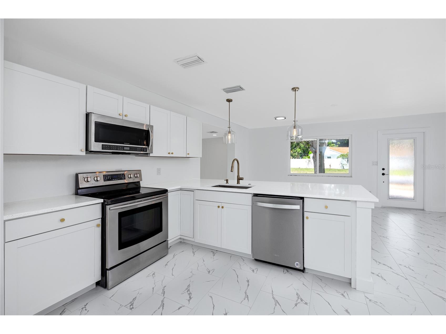 4095 Locust Street NE Saint Petersburg FL 33703 TB8521827 image20