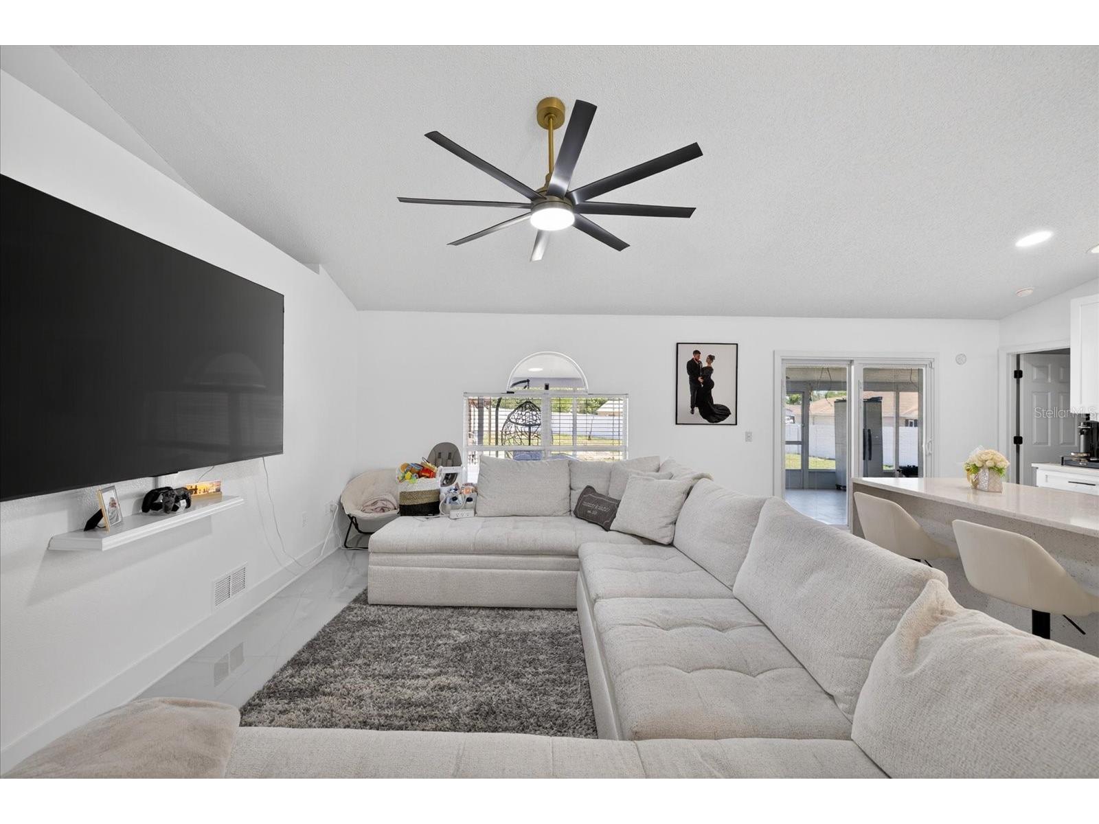 4096 Landover Boulevard Spring Hill FL 34609 TB8500300 image4