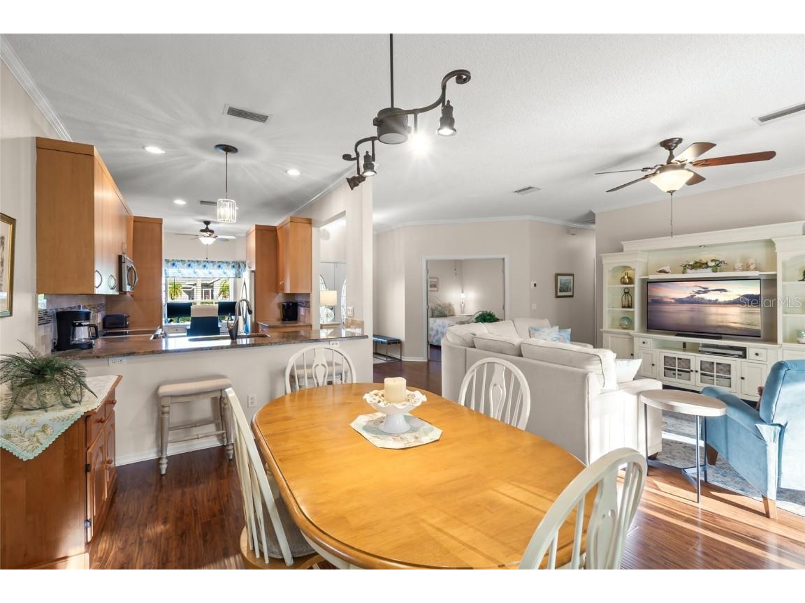 4098 Westbourne Circle Sarasota FL 34238 A4659664 image10