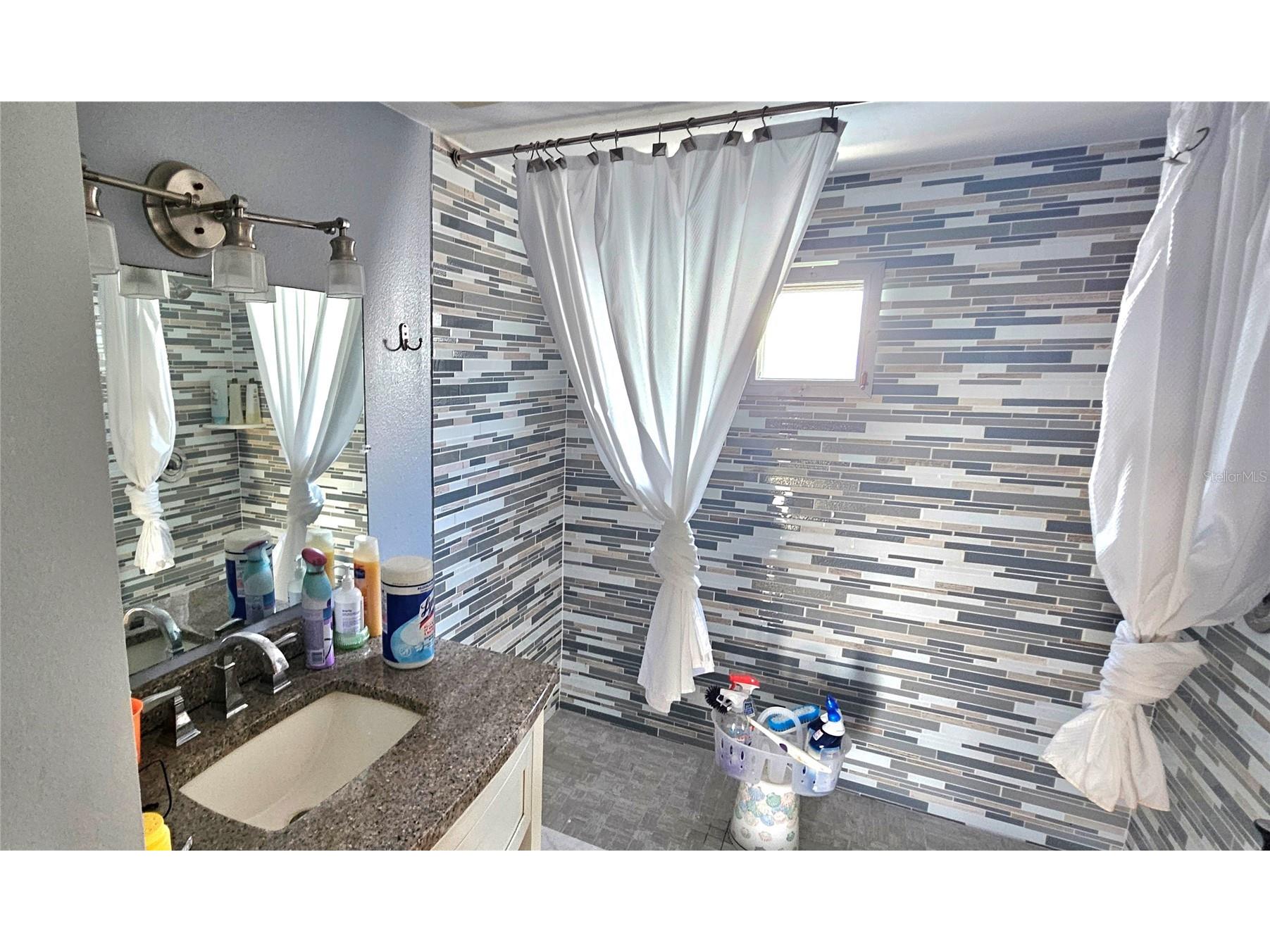 41 2nd Street Bradenton FL 34210 A4695659 image16
