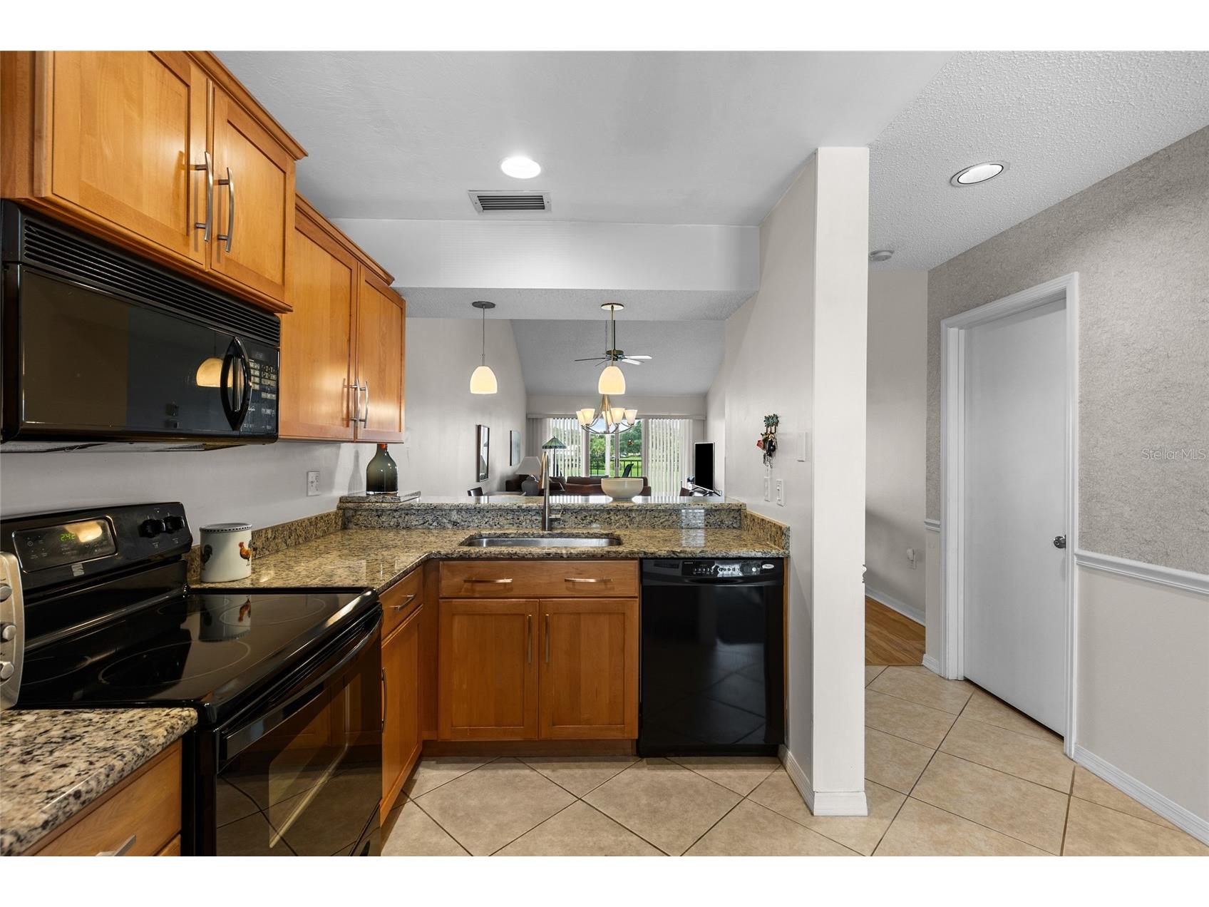 410 Cerromar Circle S #242 Venice FL 34293 N6143355 image4