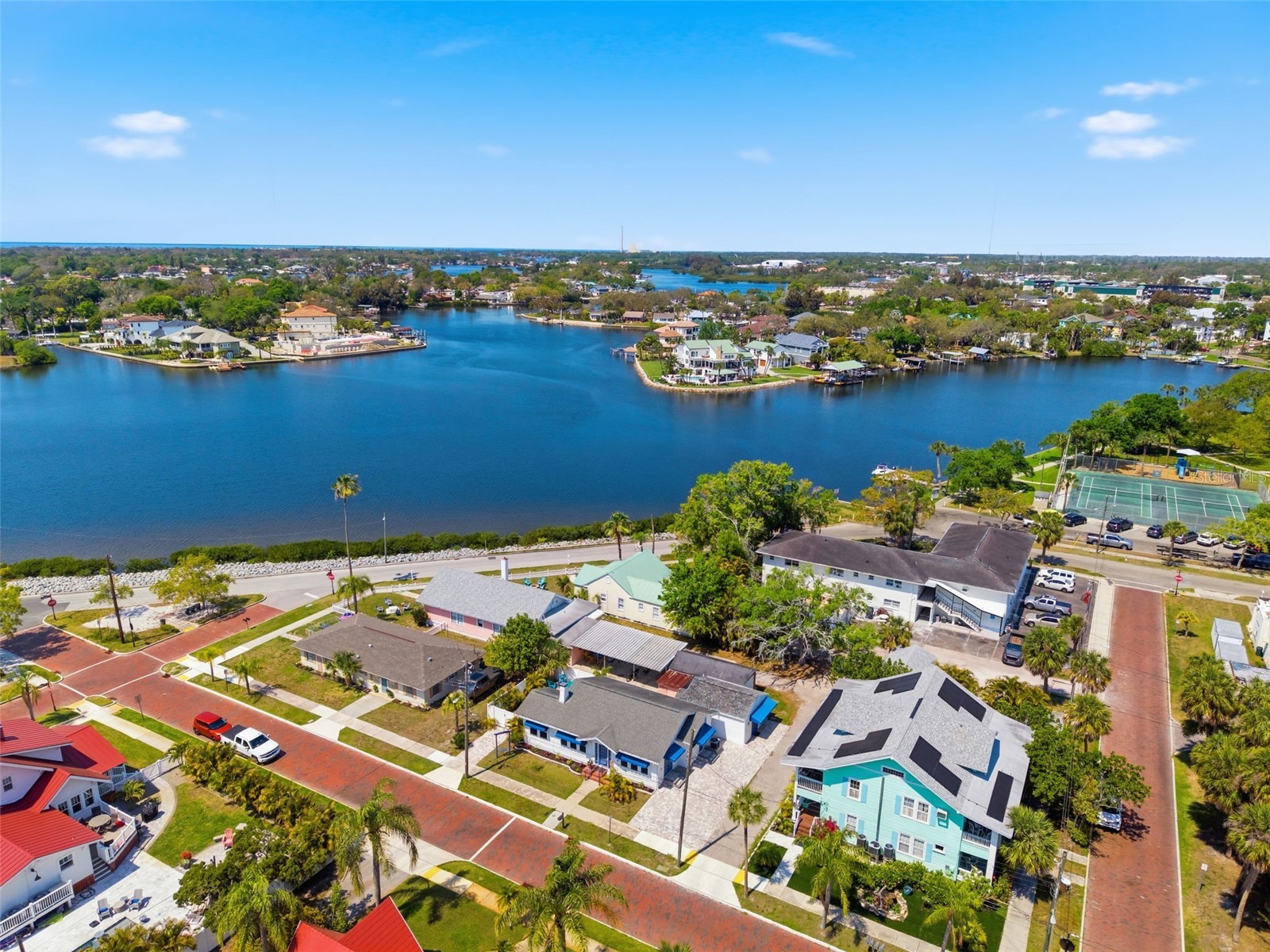 410 W Lemon Street Tarpon Springs FL 34689 TB8493942 image1
