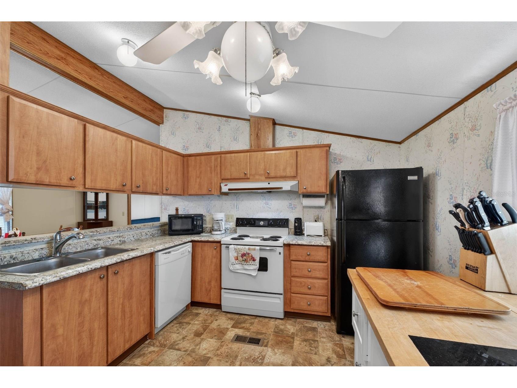 4100 Carefree Way Zephyrhills FL 33541 TB8493142 image17