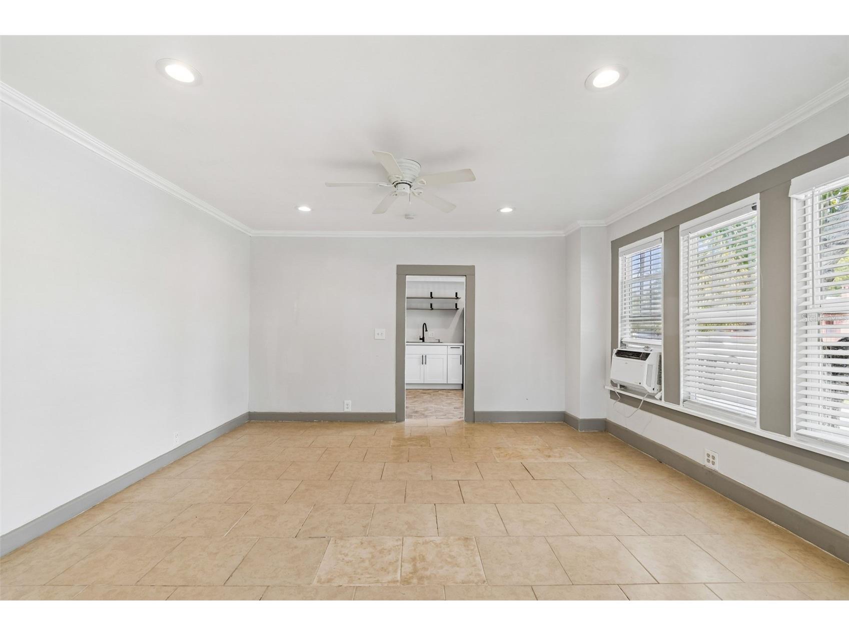 4105 18th Avenue S Saint Petersburg FL 33711 TB8501353 image28