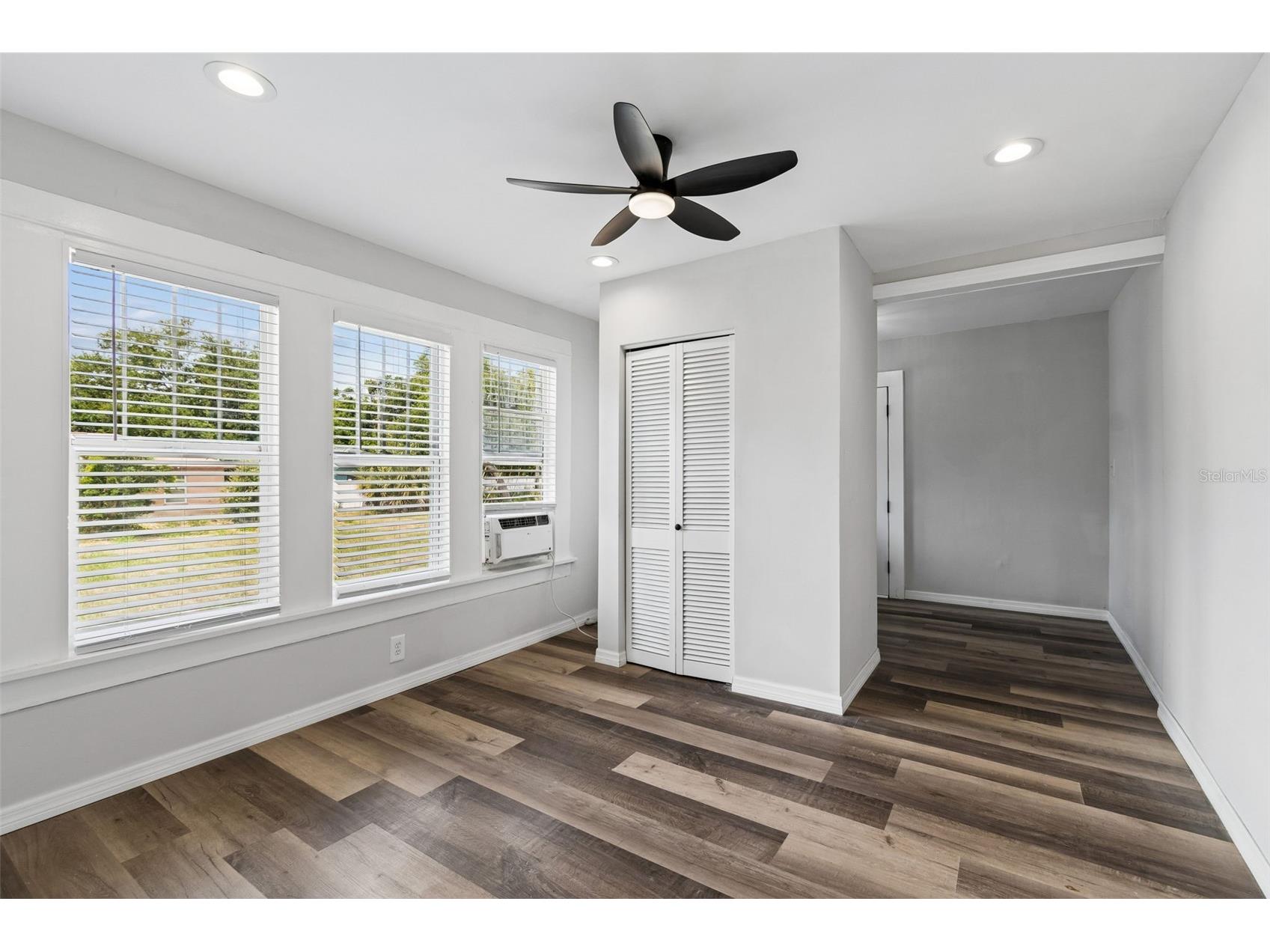 4105 18th Avenue S Saint Petersburg FL 33711 TB8501353 image43