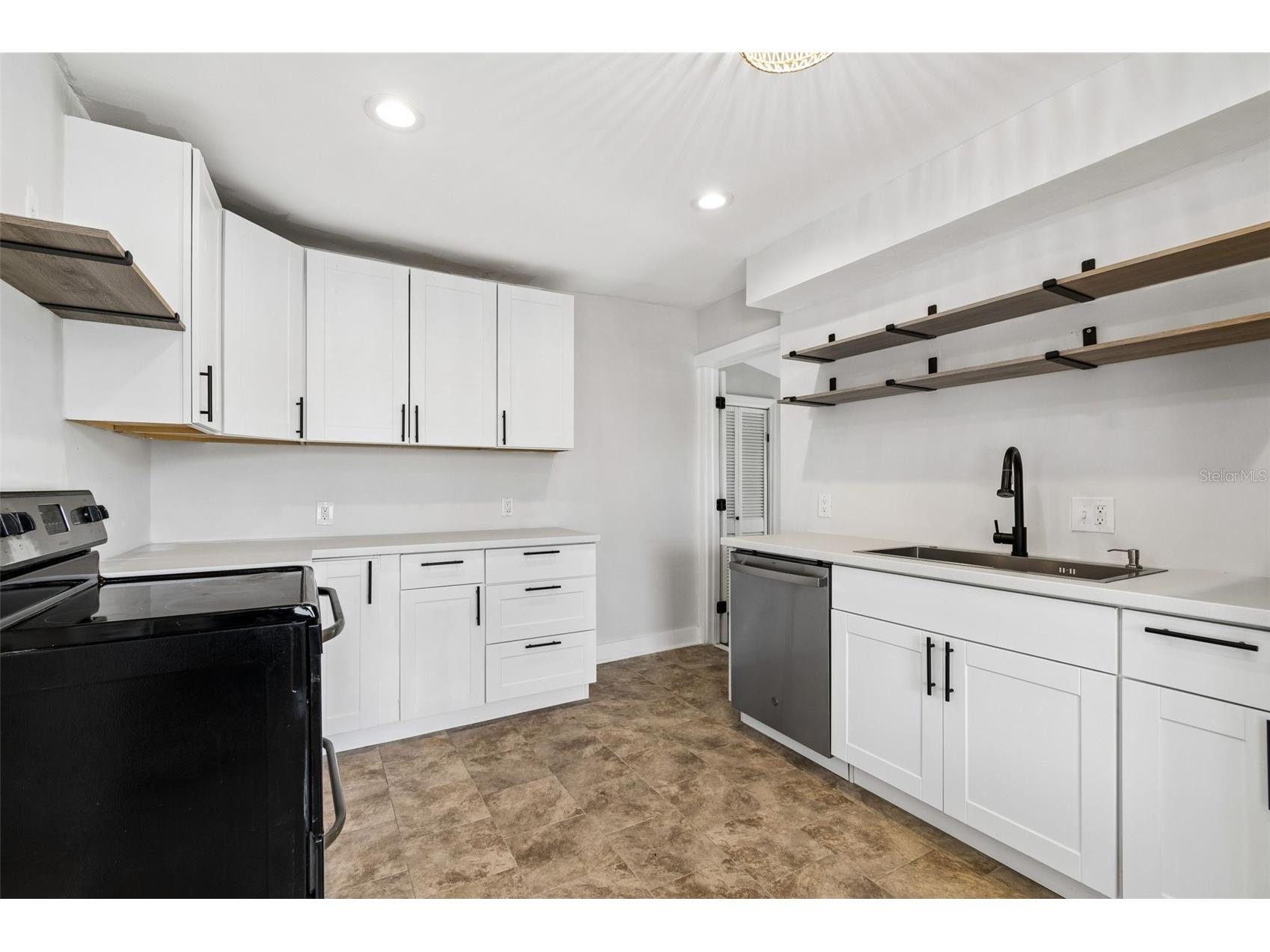 4105 18th Avenue S Saint Petersburg FL 33711 TB8501353 image7