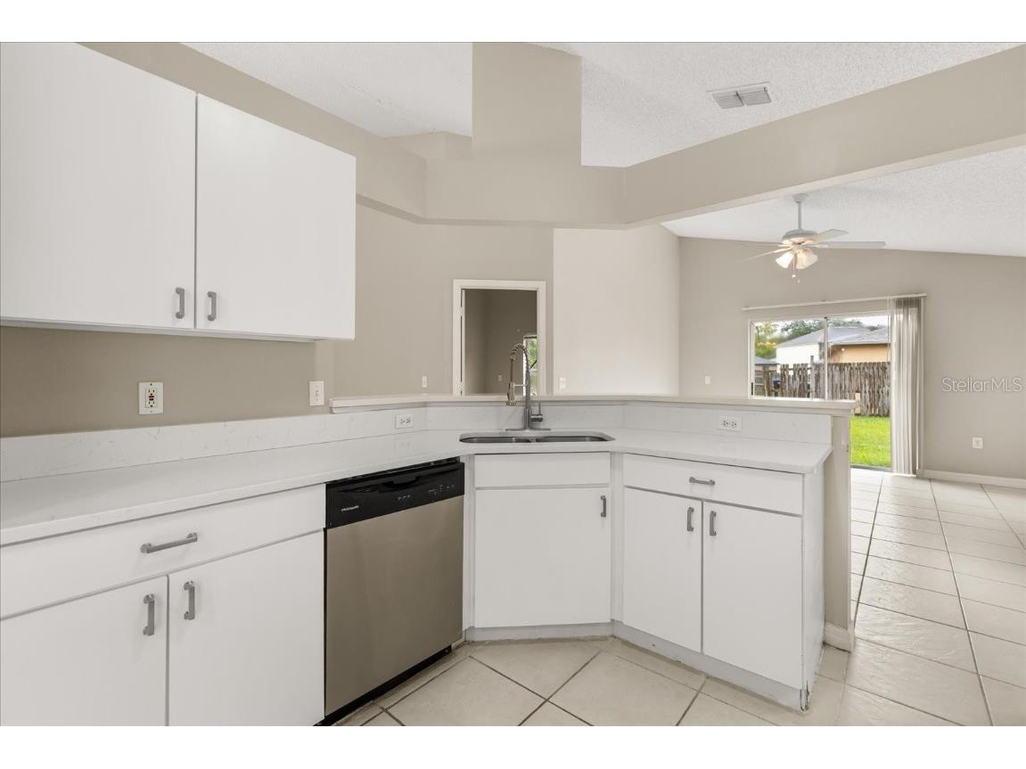 4105 Mendenwood Lane Orlando FL 32826 OM710601 image12