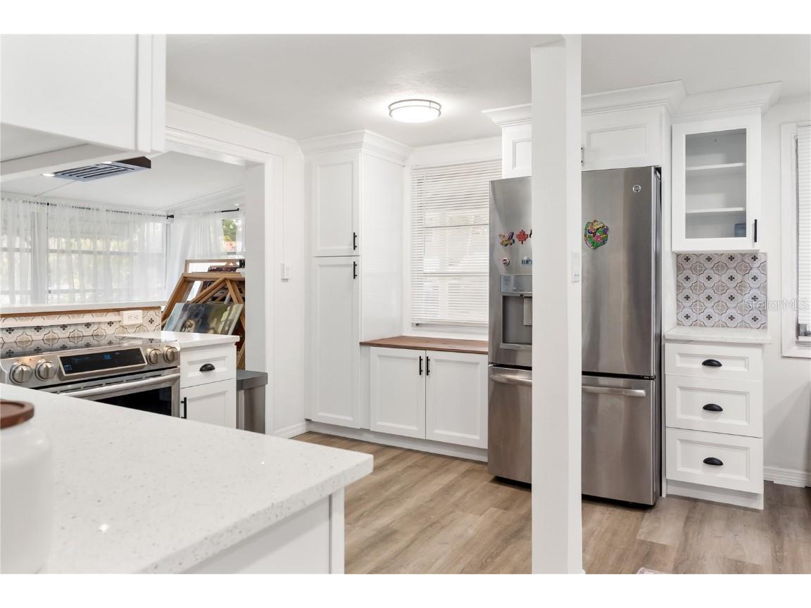 4105 Rockefeller Avenue Sarasota FL 34231 A4676273 image2
