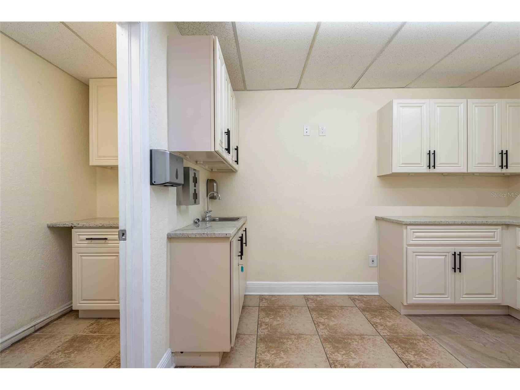 4109 N Armenia Tampa FL 33607 TB8495580 image5