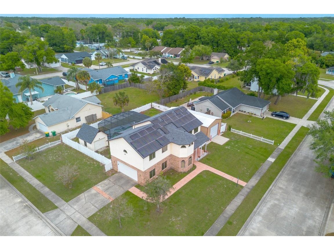 411 Berwick Circle Deland FL 32724 V4935365 image1