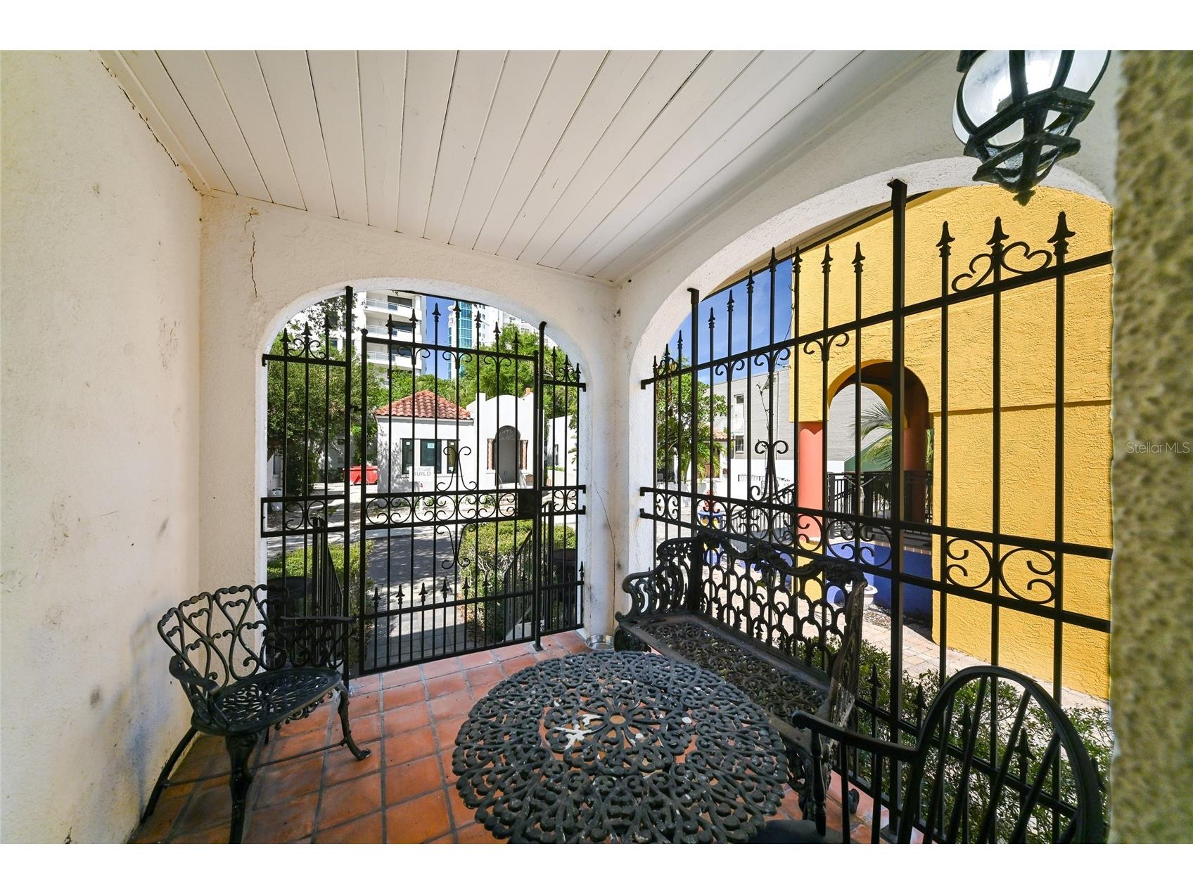 411 Burns Court Sarasota FL 34236 A4694679 image3