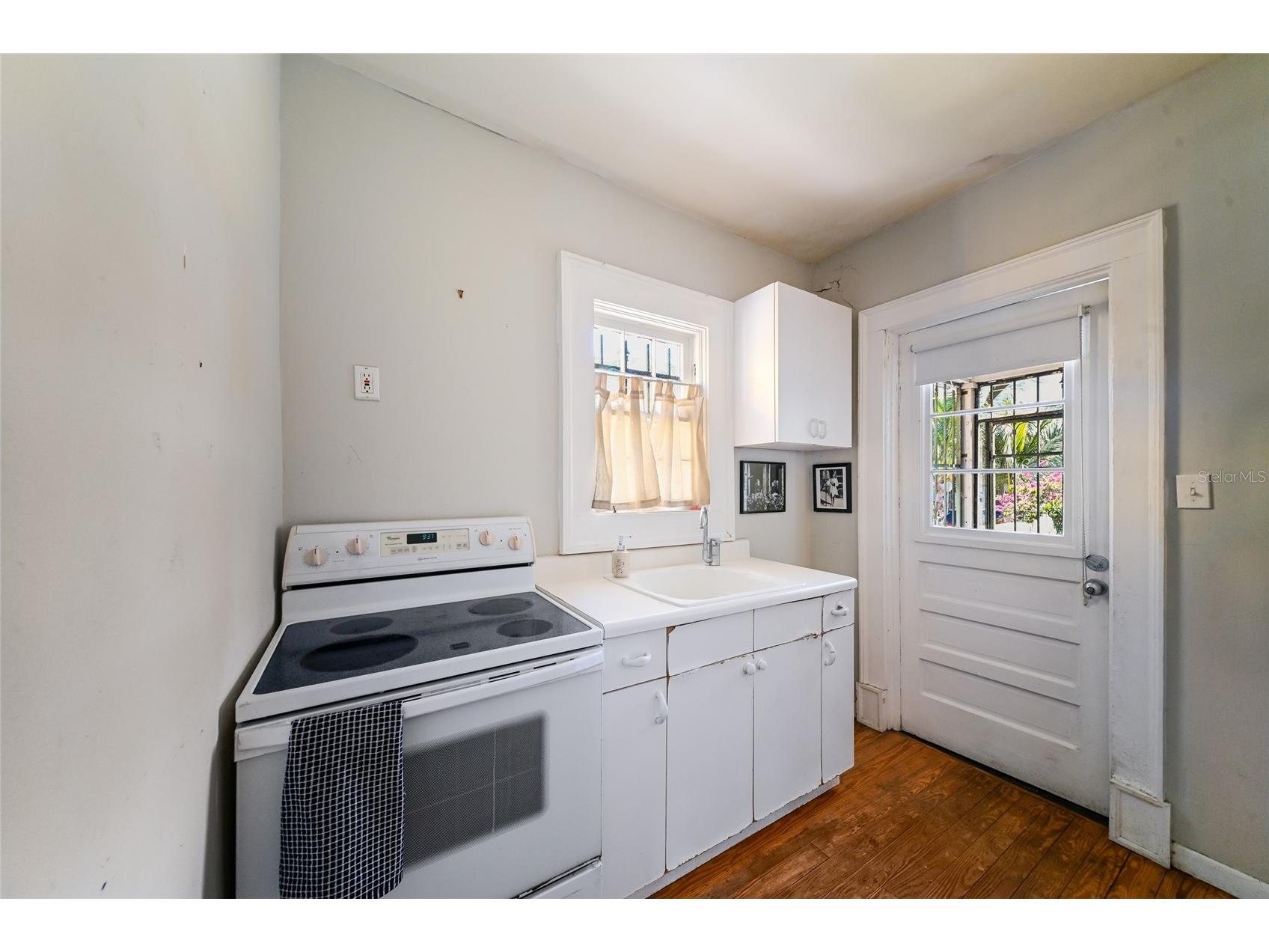411 Burns Court Sarasota FL 34236 A4694679 image9