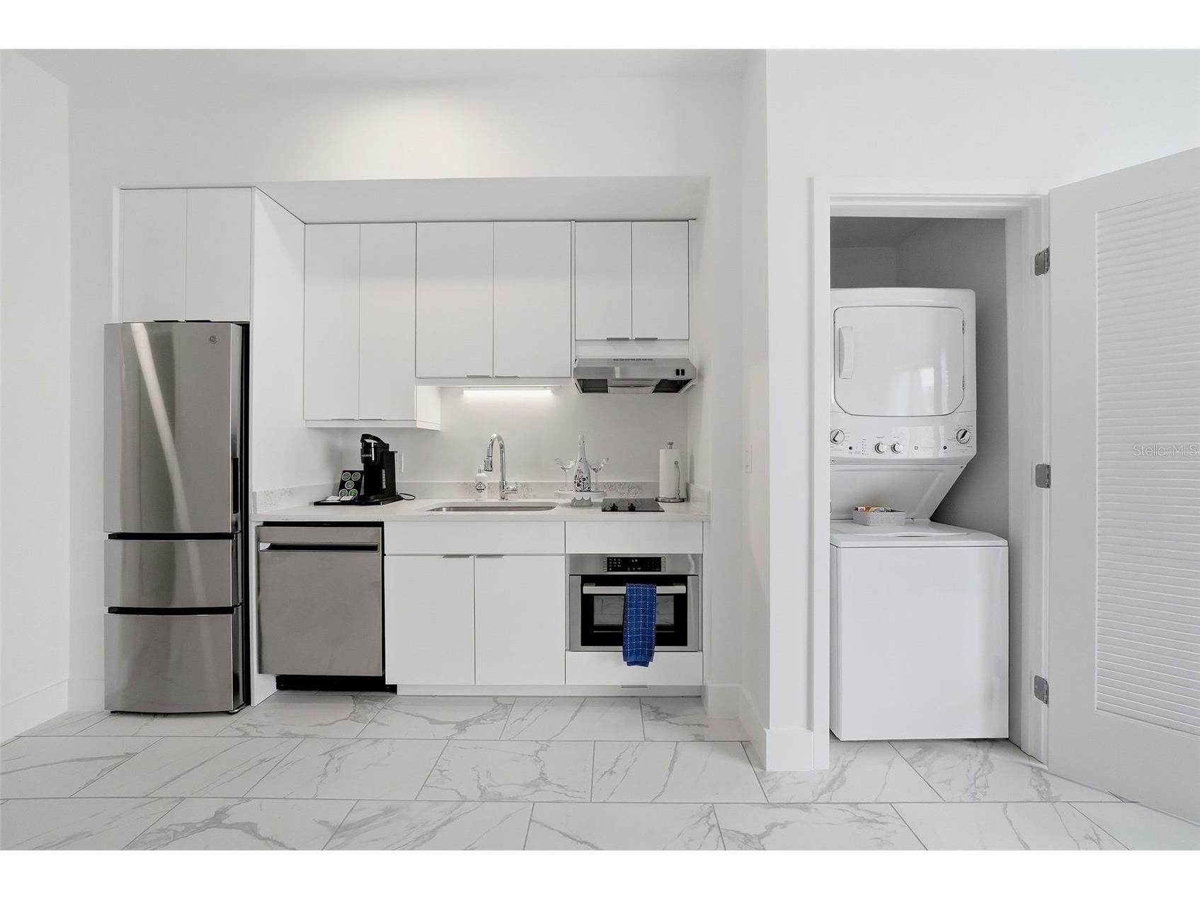 411 E Shore Drive #614 Clearwater Beach FL 33767 TB8515495 image2