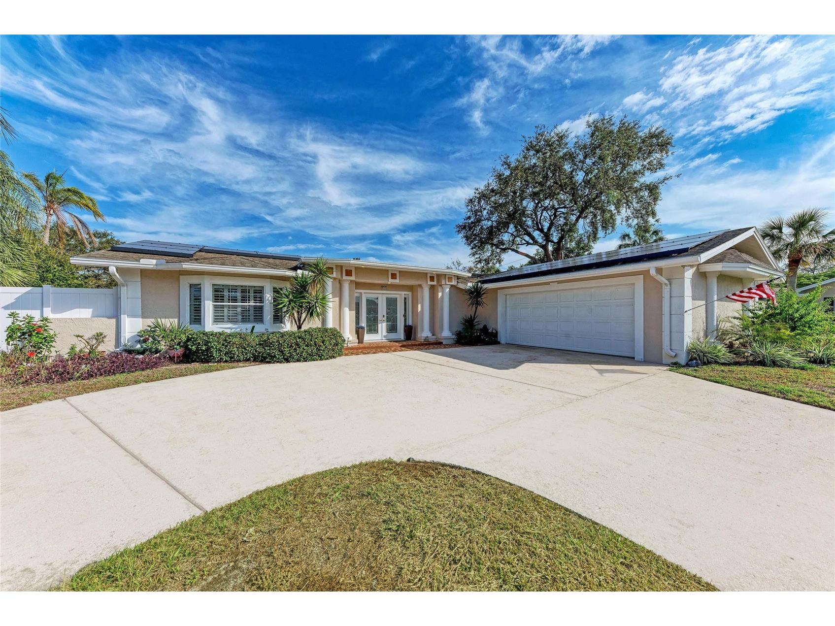 411 Harbor View Lane Largo FL 33770 A4678091 image1