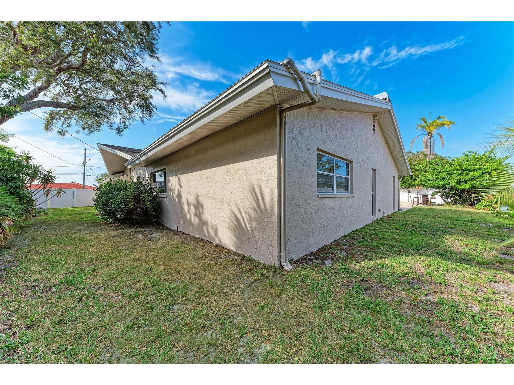 411 Harbor View Lane Largo FL 33770 A4678091 image34