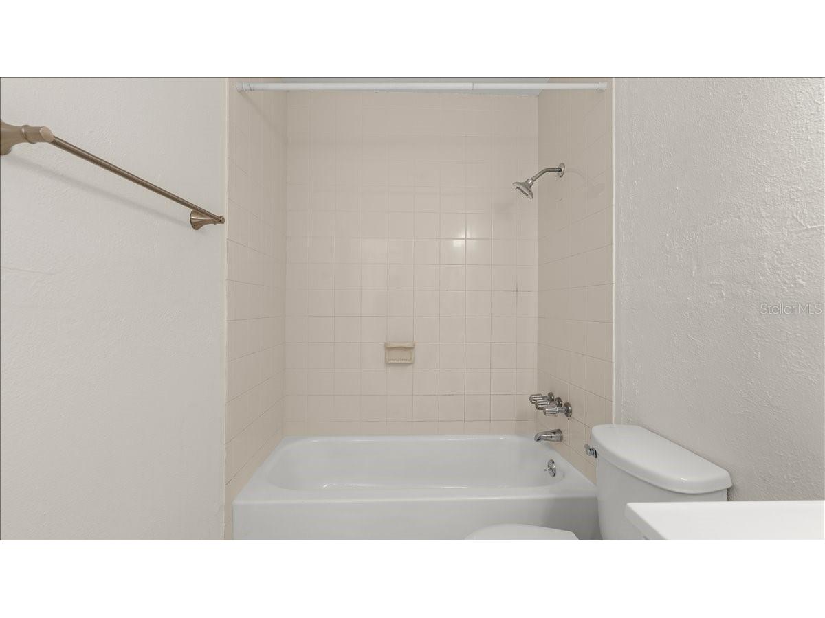 411 N Halifax Avenue #304 Daytona Beach FL 32118 V4949605 image31
