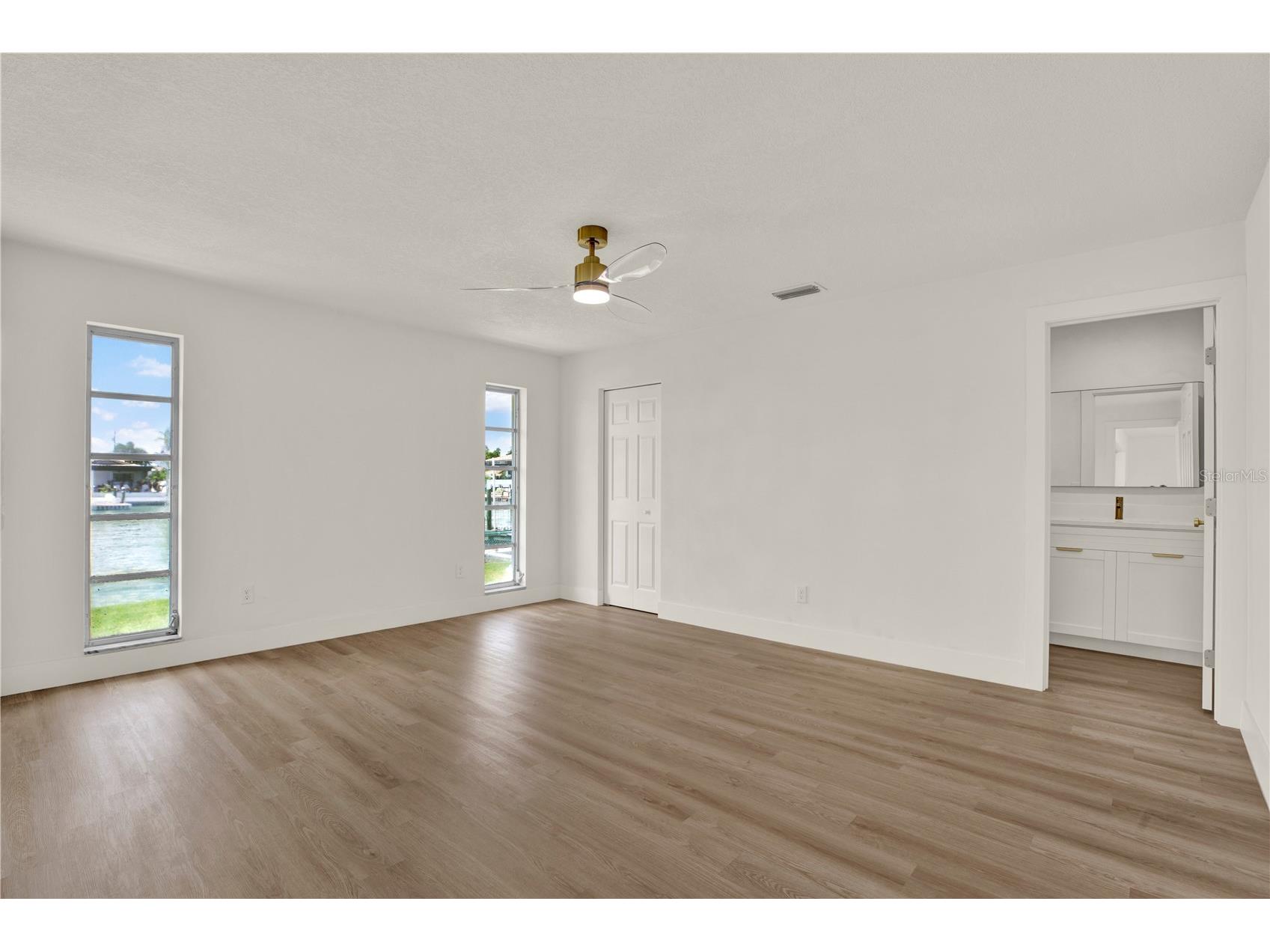 411 Palm Island NE Clearwater Beach FL 33767 TB8526168 image13