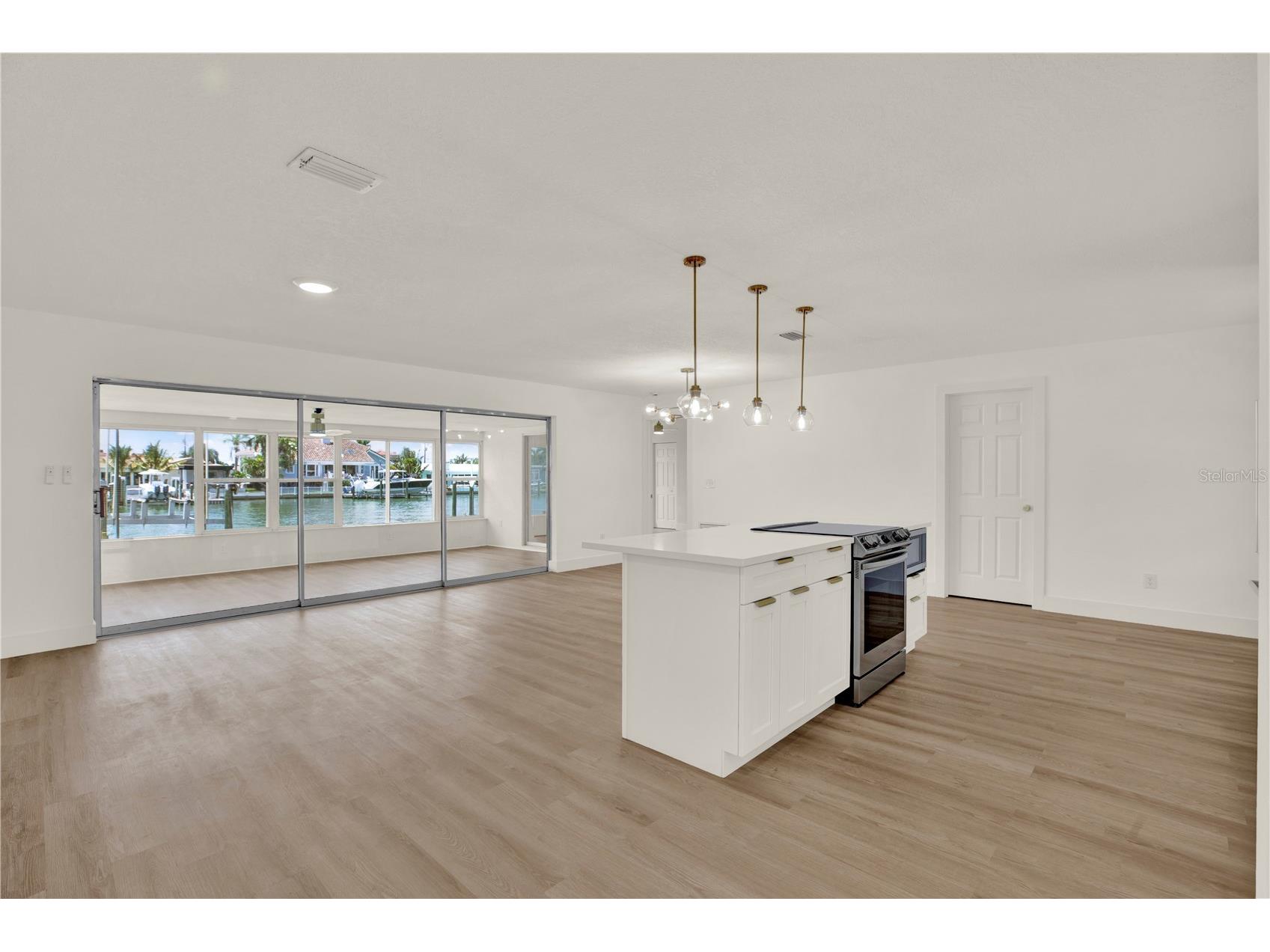 411 Palm Island NE Clearwater Beach FL 33767 TB8526168 image4