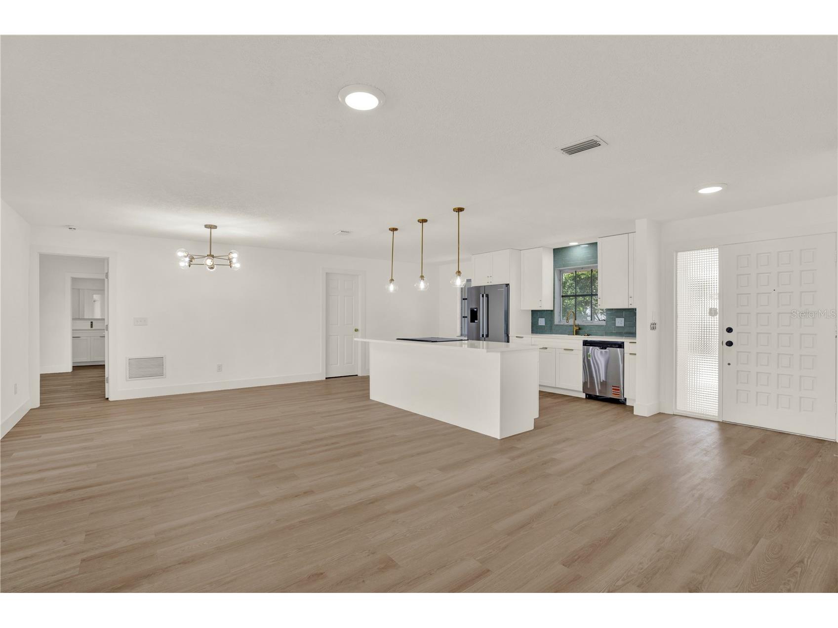 411 Palm Island NE Clearwater Beach FL 33767 TB8526168 image5