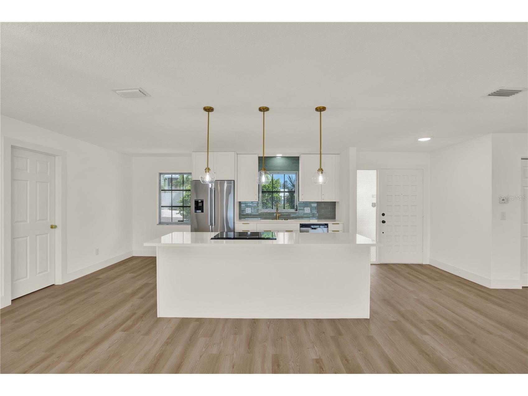 411 Palm Island NE Clearwater Beach FL 33767 TB8526168 image6