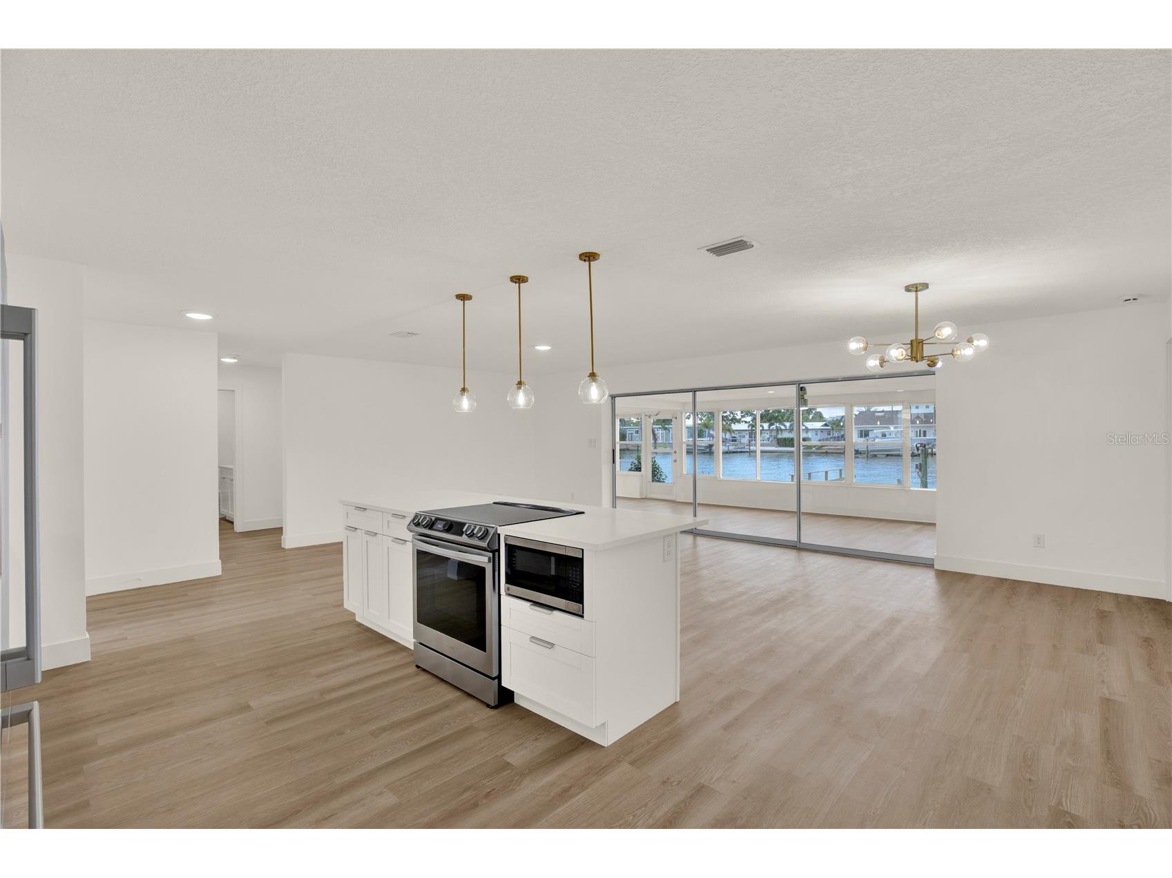 411 Palm Island NE Clearwater Beach FL 33767 TB8526168 image8