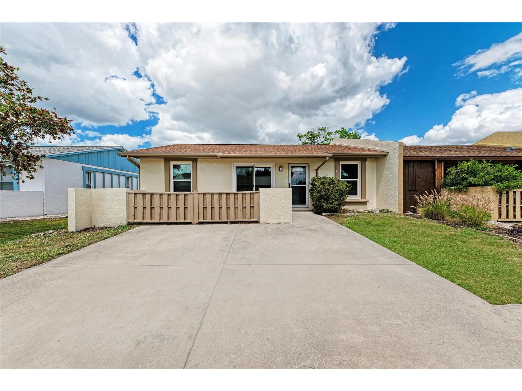 4110 39th Ave W Bradenton FL 34205 A4688785 image1