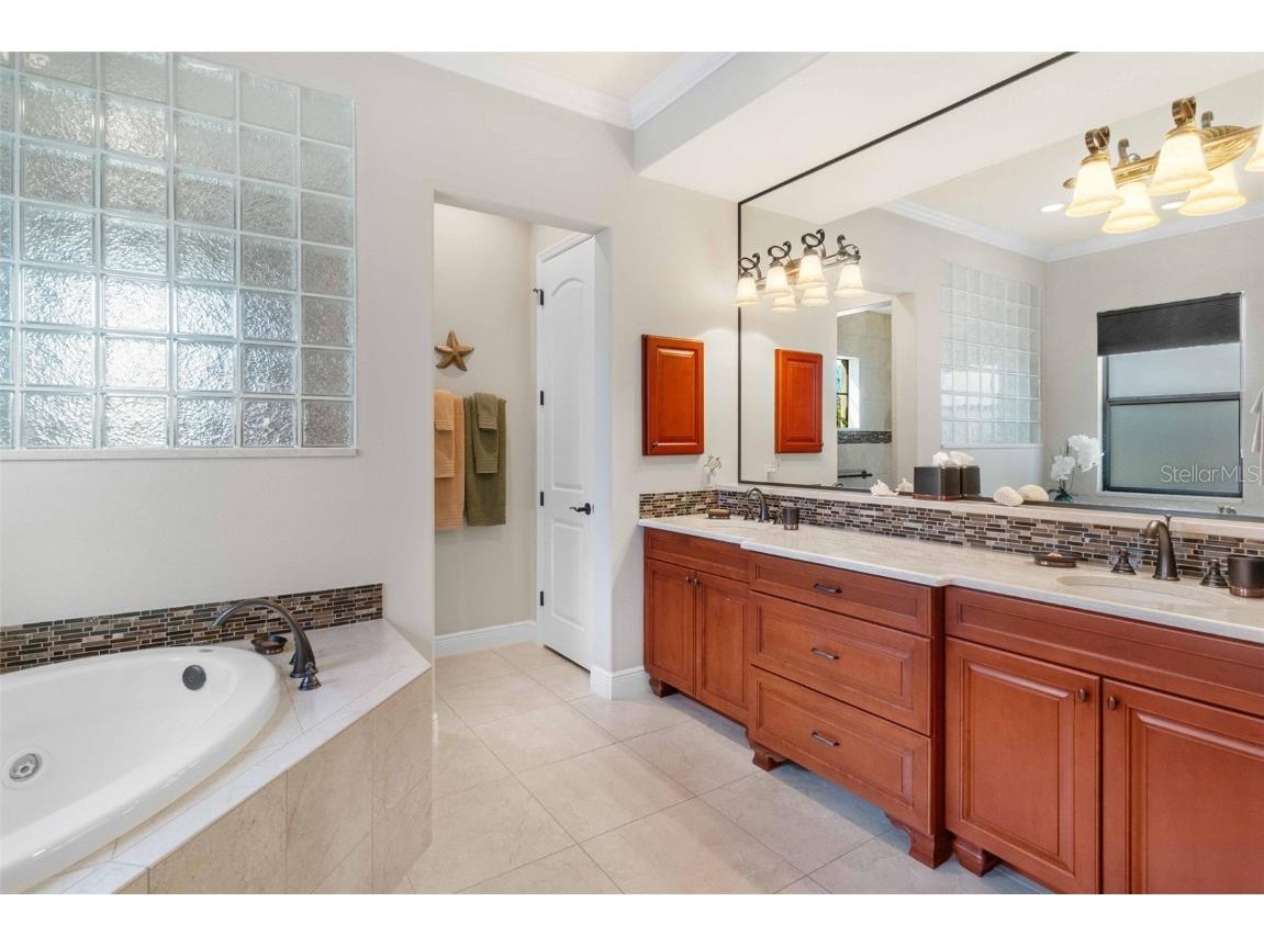 4110 Commodore Boulevard Cortez FL 34215 A4637826 image15