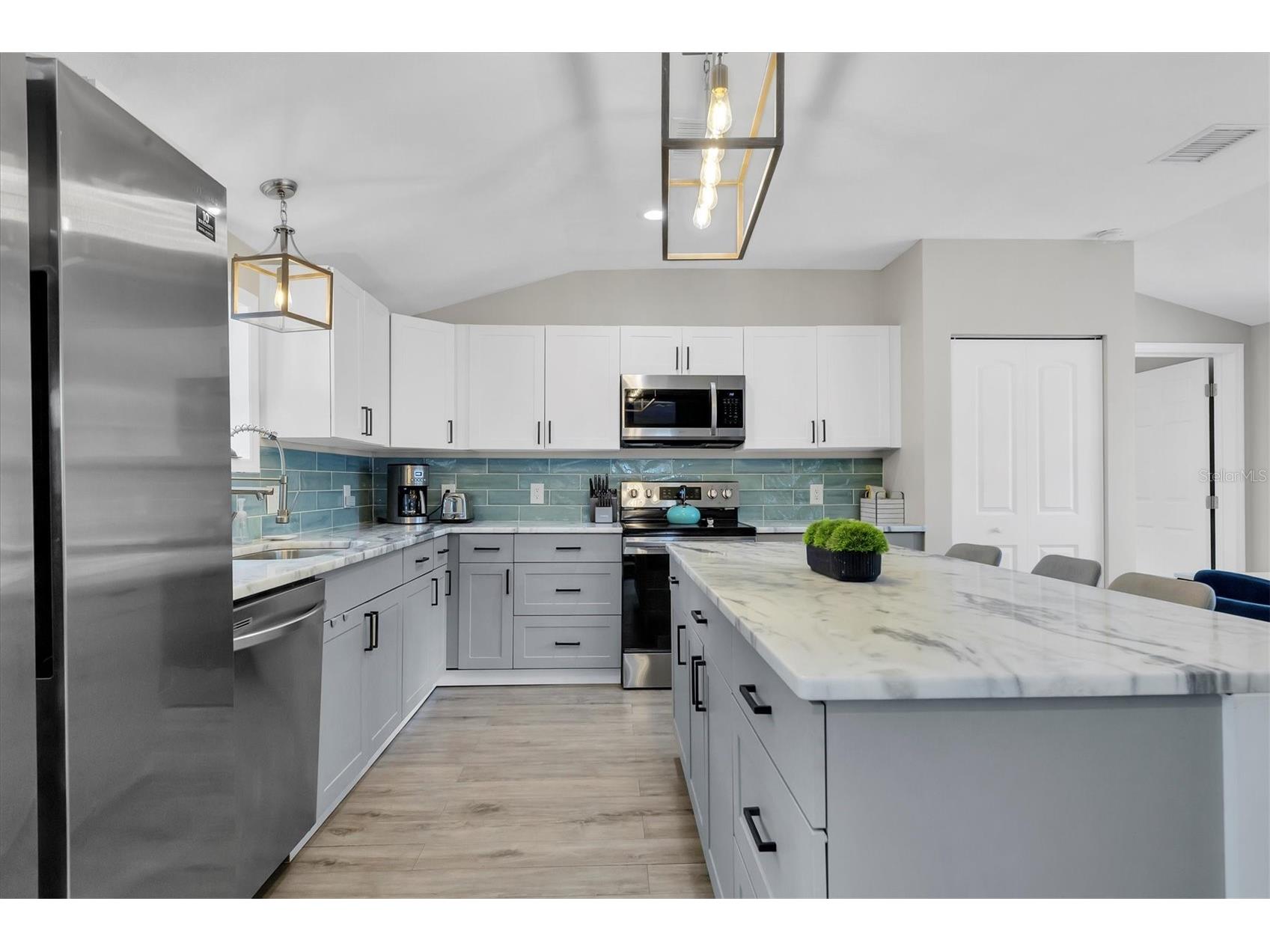 4110 Iola Drive Sarasota FL 34231 A4691495 image15