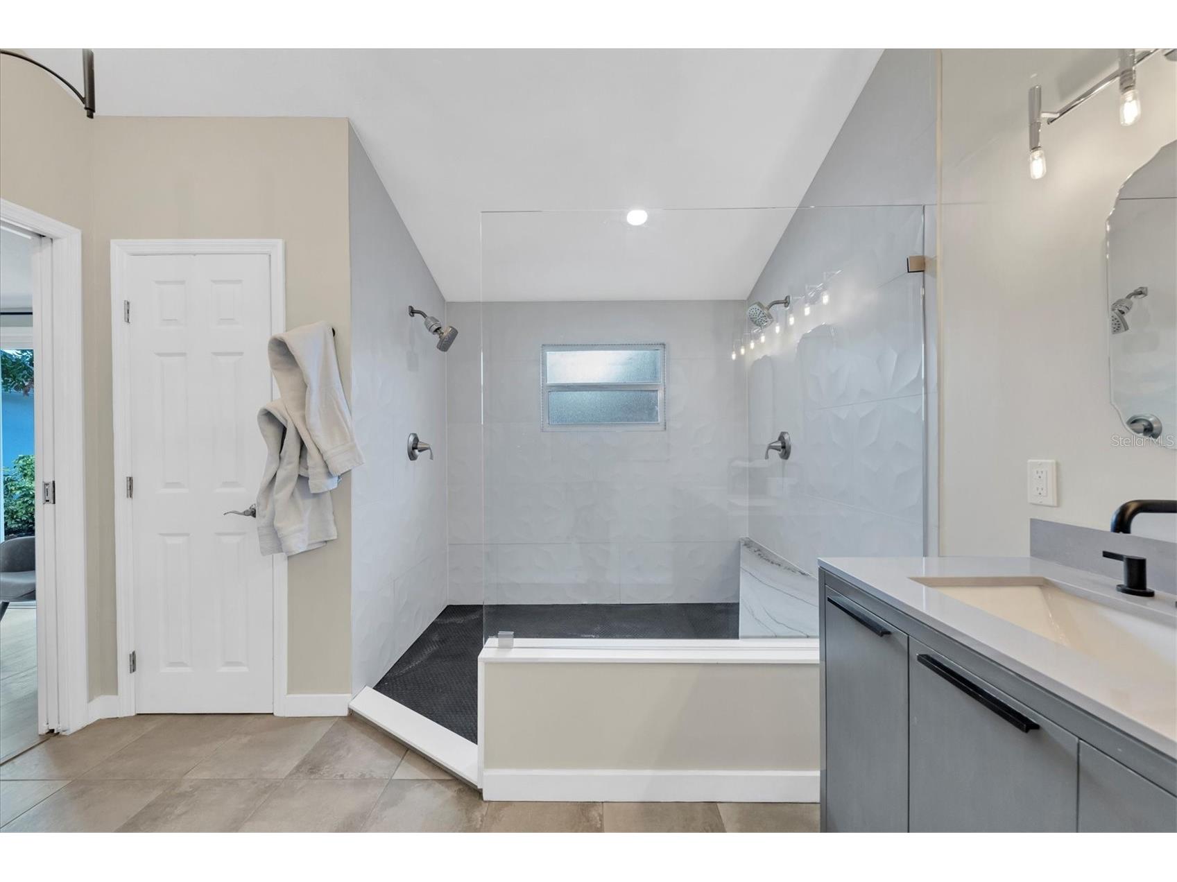4110 Iola Drive Sarasota FL 34231 A4691495 image21