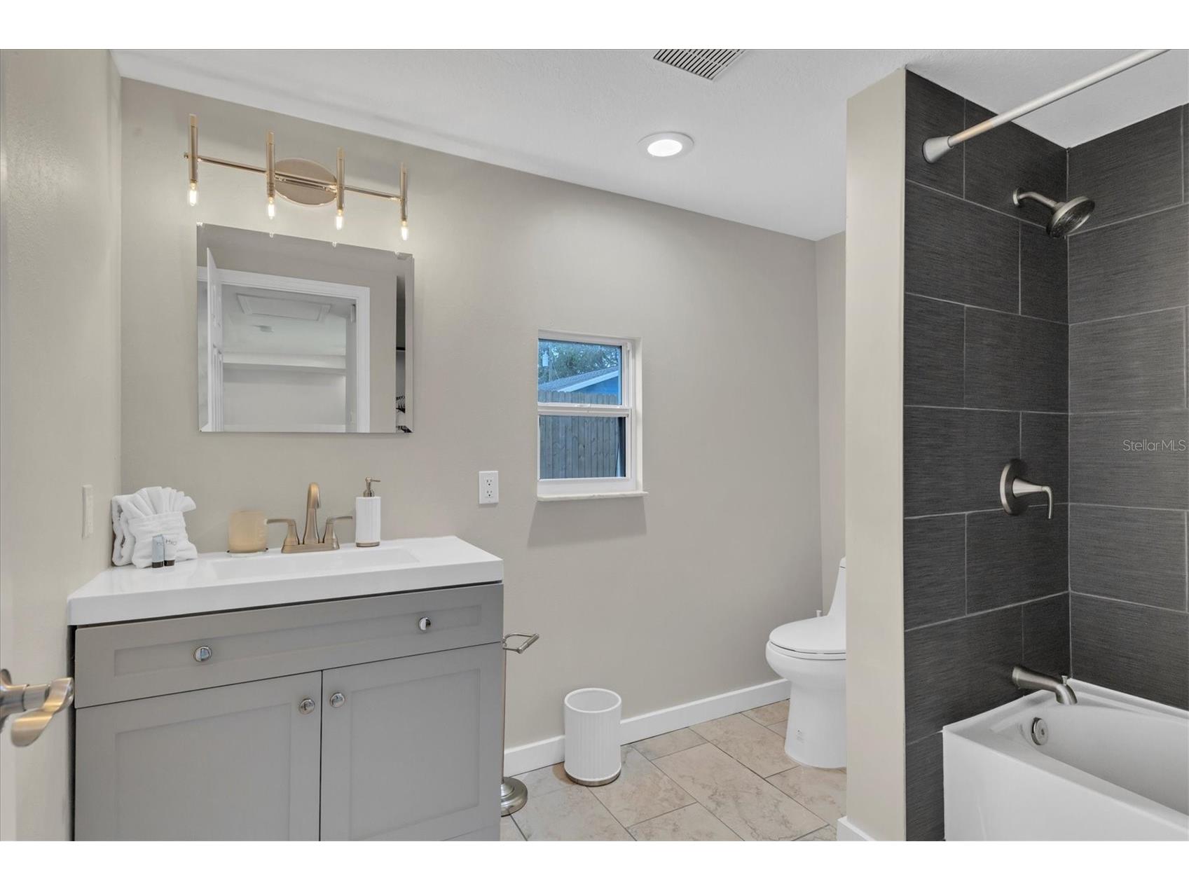 4110 Iola Drive Sarasota FL 34231 A4691495 image24