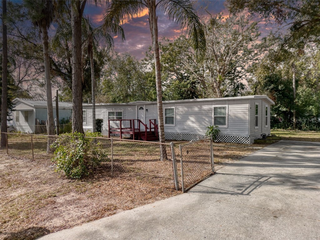4110 Wedgemere Drive Tampa FL 33610 TB8332248 image1