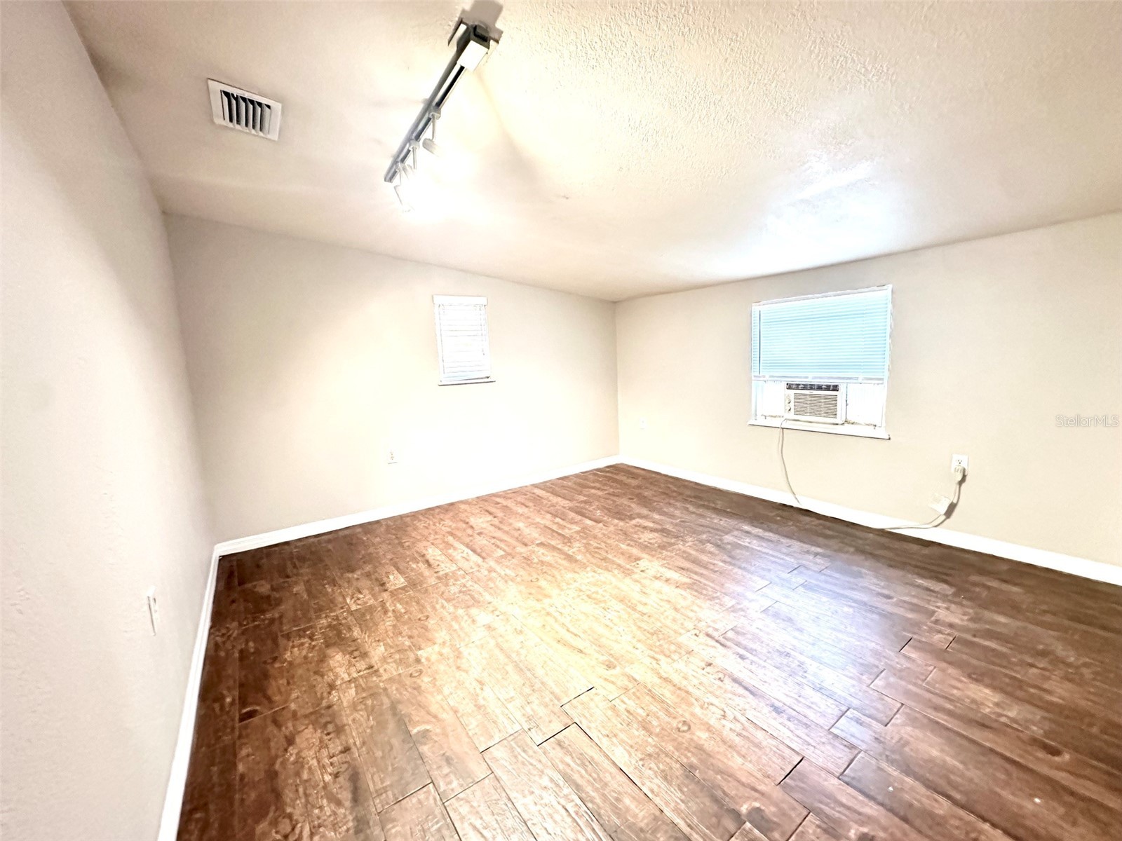 4111 28th Street N Saint Petersburg FL 33714 TB8527833 image4