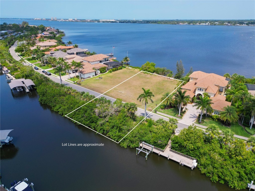 4111 Hawk Island Drive Bradenton FL 34208 - MANATEE RIVER A4569114 image1
