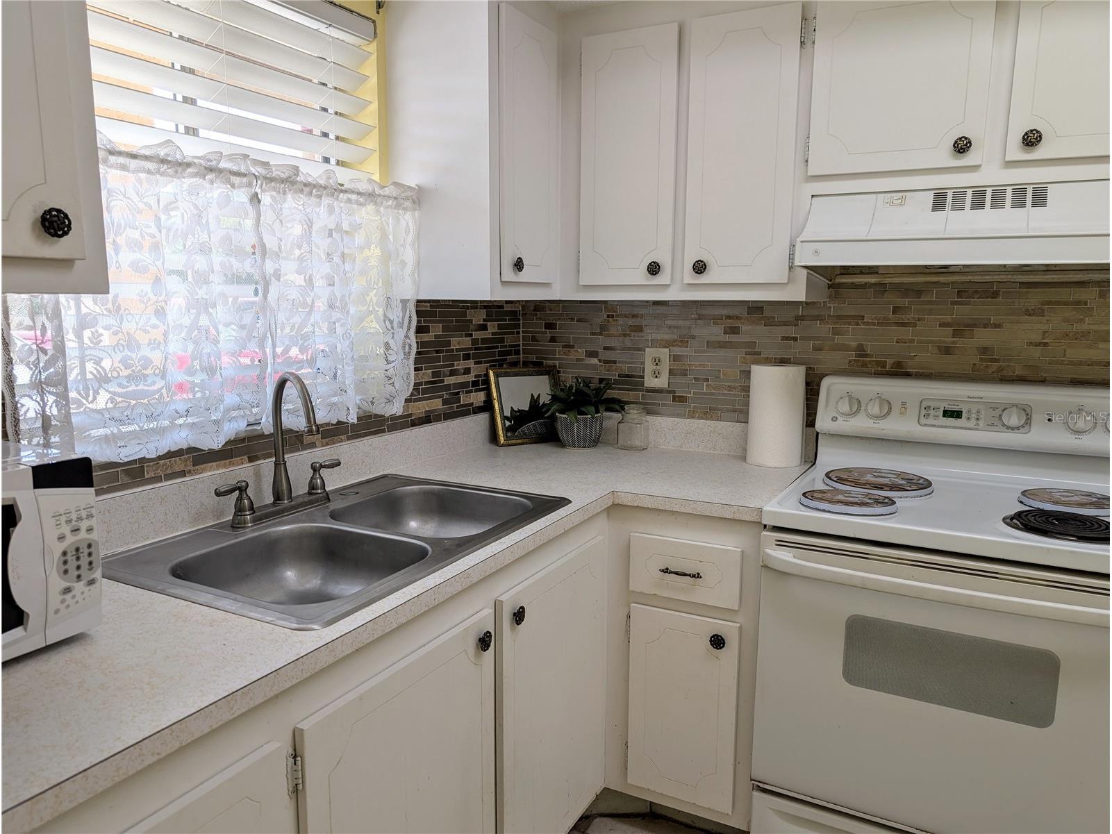 4111 Heron Way #E-103 Bradenton FL 34205 A4692468 image3