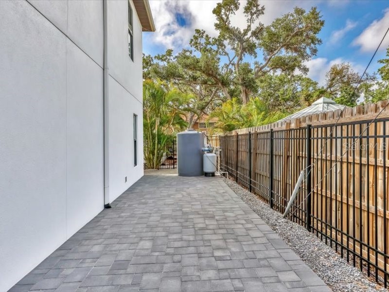 4112 Swift Rd Sarasota FL 34231 A4647482 image40