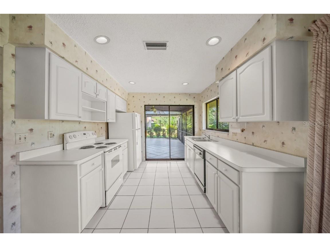 4113 Carriage Drive #24 Sarasota FL 34241 A4674671 image11