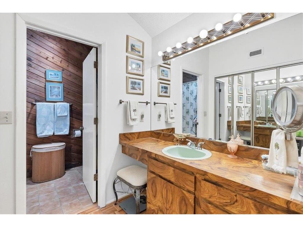 4114 Roberts Point Circle Sarasota FL 34242 A4661864 image15