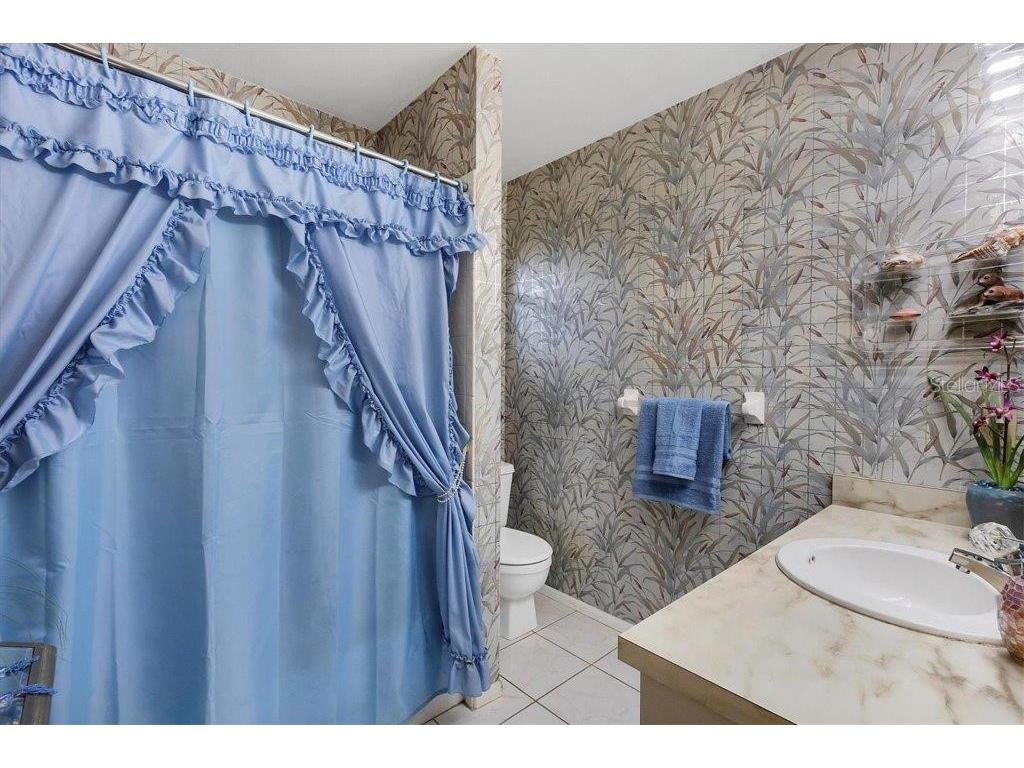 4114 Roberts Point Circle Sarasota FL 34242 A4661864 image17