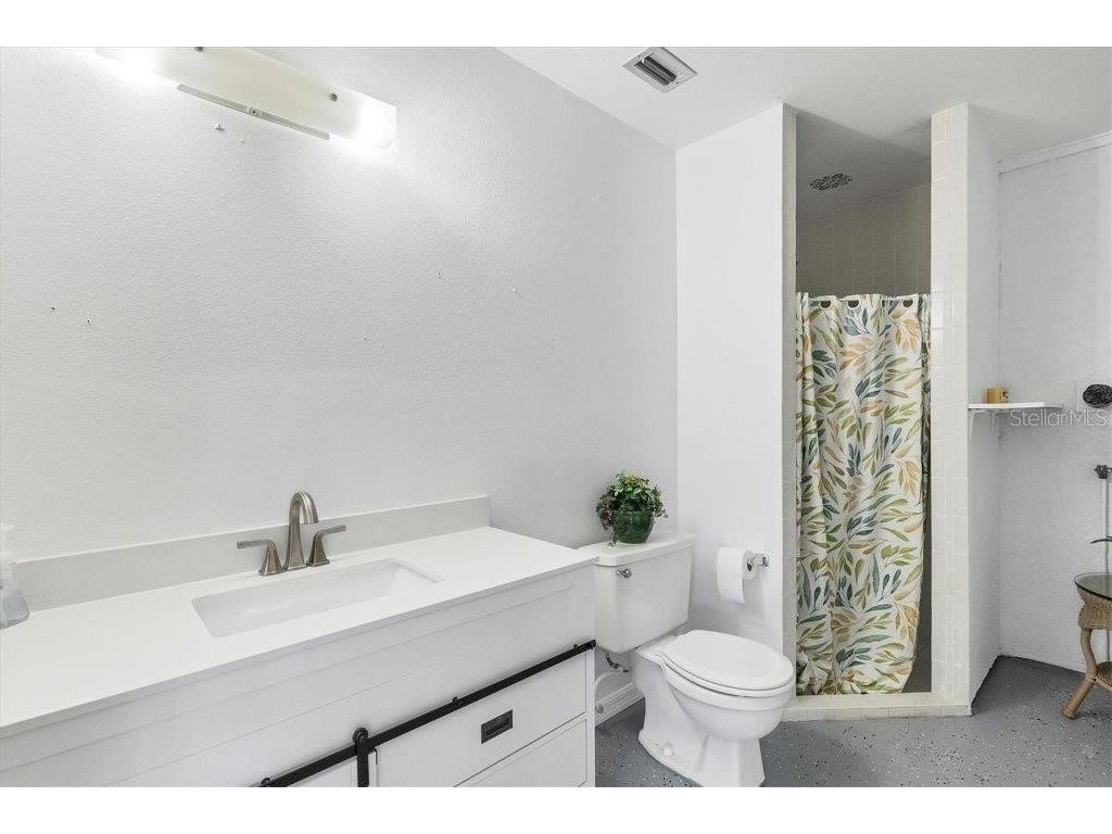 4114 Roberts Point Circle Sarasota FL 34242 A4661864 image32