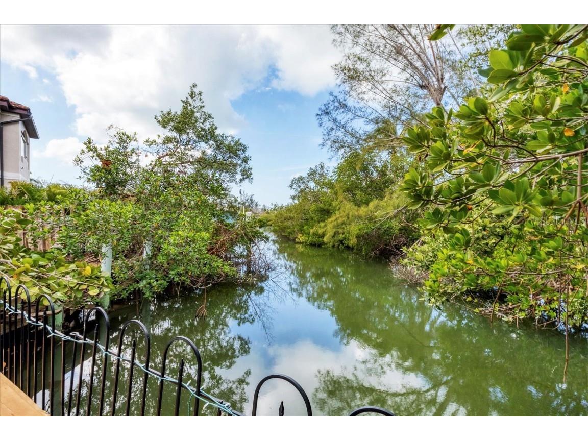 4114 Roberts Point Circle Sarasota FL 34242 A4662084 image20