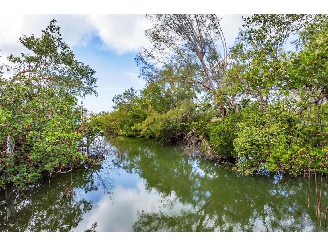 4114 Roberts Point Circle Sarasota FL 34242 A4662084 image21