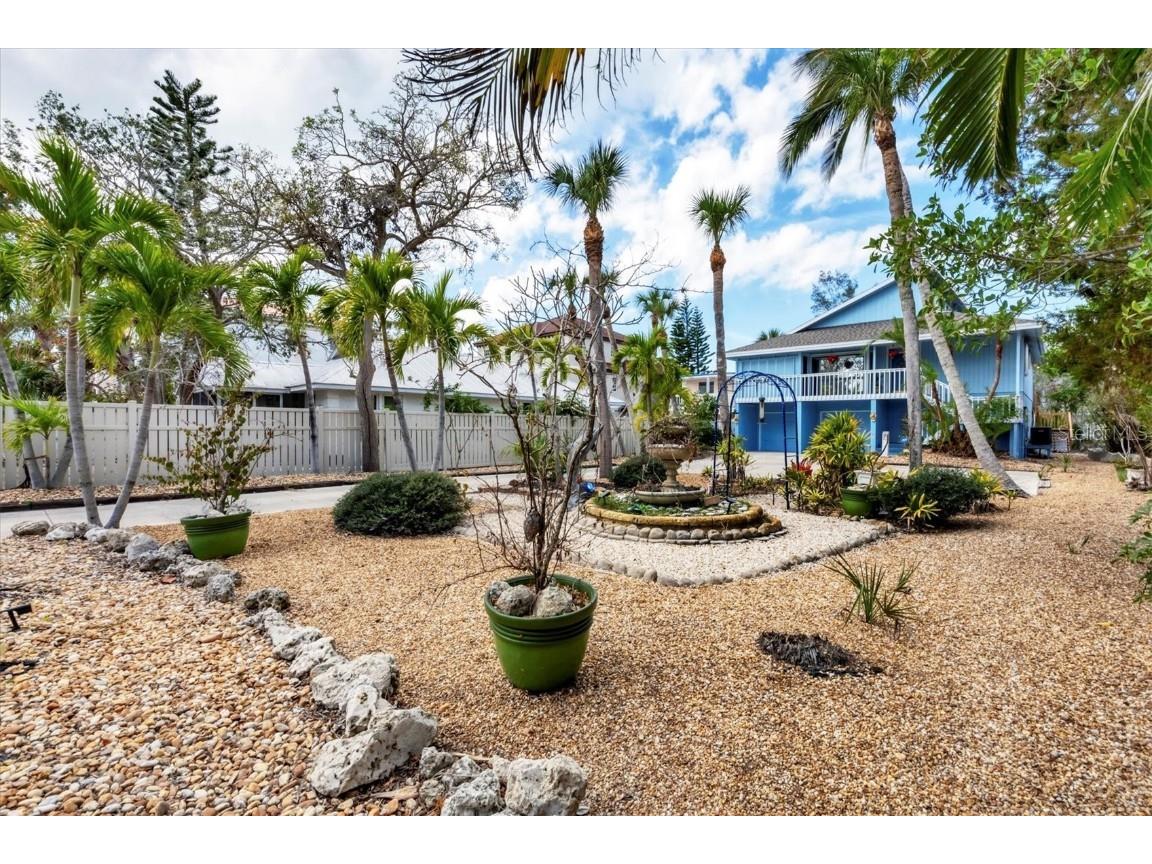 4114 Roberts Point Circle Sarasota FL 34242 A4662084 image3