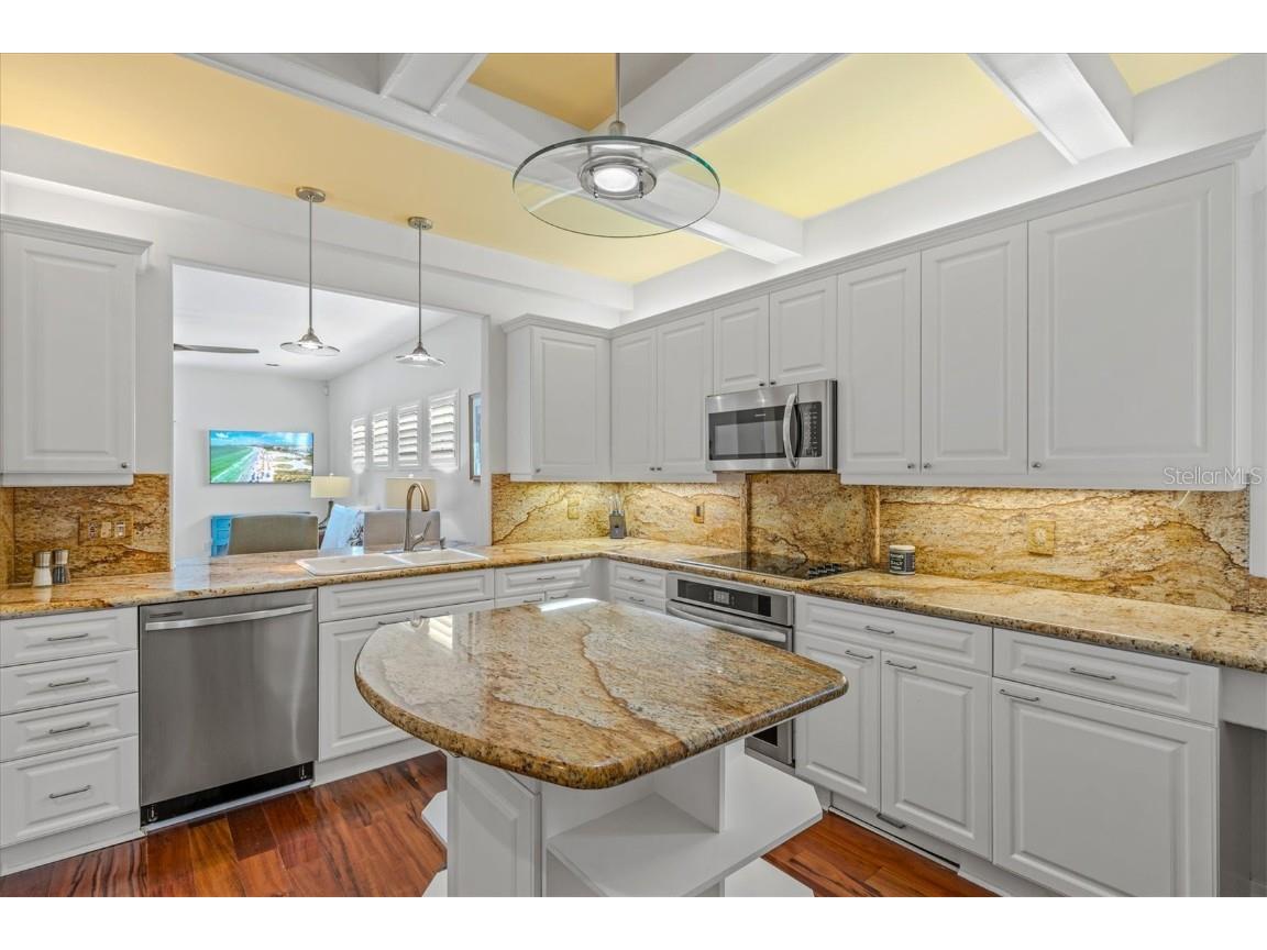 4117 Roberts Point Circle Sarasota FL 34242 A4640938 image11