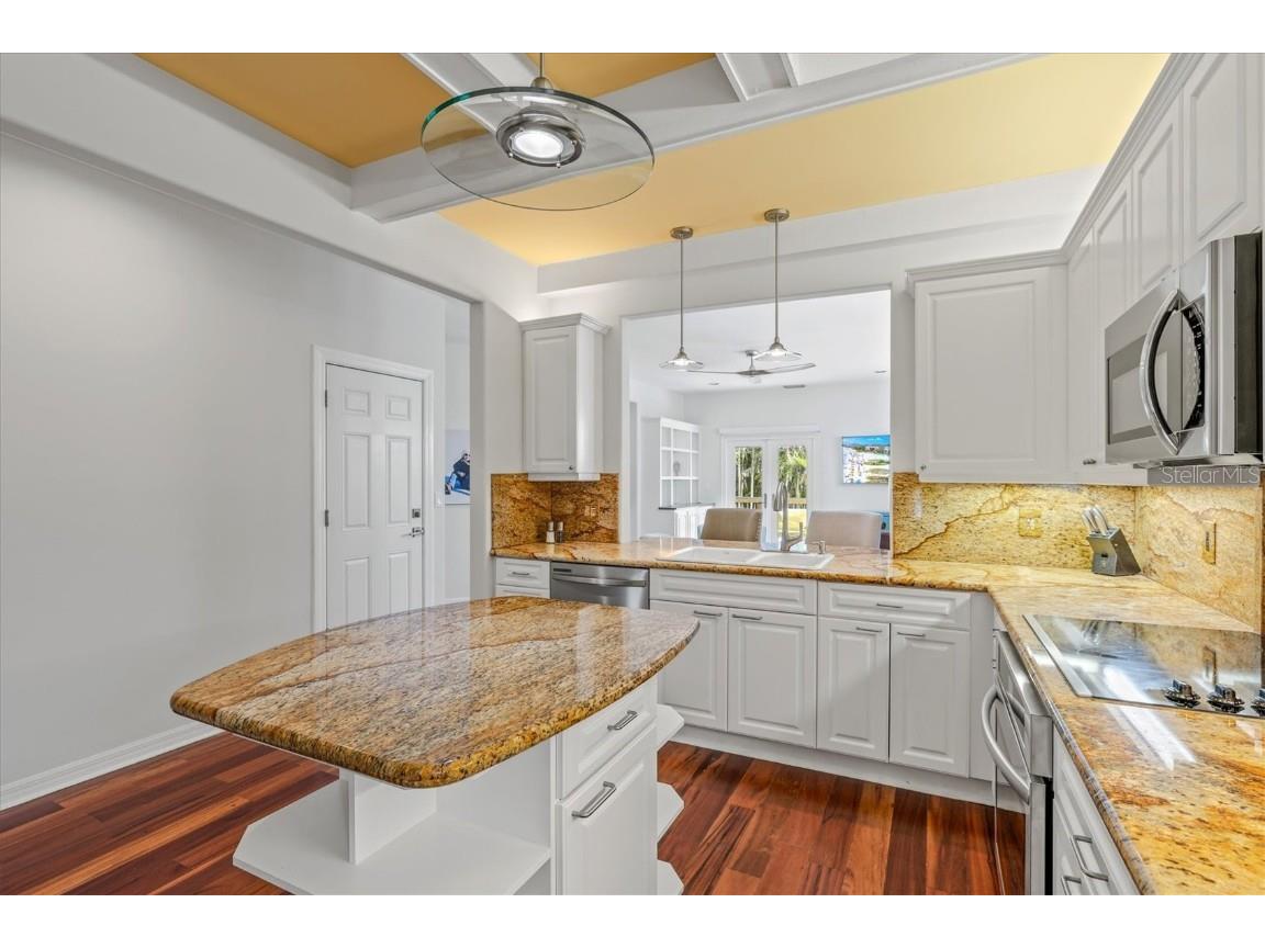 4117 Roberts Point Circle Sarasota FL 34242 A4640938 image12